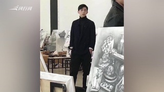 网友中央美术学院偶遇邓伦 与学生互动亲和力十足