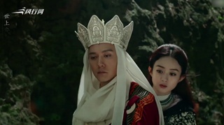 赵丽颖晒照素颜出镜 用盒遮肚左手婚戒抢眼