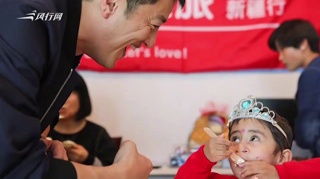 李亚鹏：面对质疑委屈后继续向前 赞窦靖童不物质