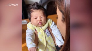 钟嘉欣晒二胎儿子近照 小家伙捏拳头肉嘟嘟超可爱