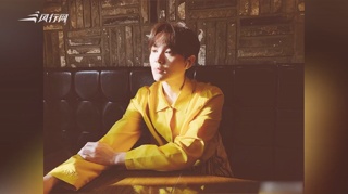 尤长靖晒美照庆成团200天 与王子异Justin合影帅气逼人