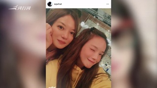 舒淇晒与赵薇闺蜜自拍 俏皮眨眼美人同框养眼