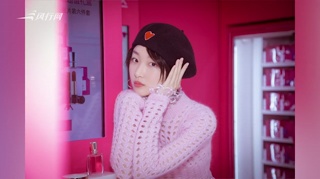 周冬雨狂摆可爱pose甜美风 戴“爱心”贝雷帽少女心